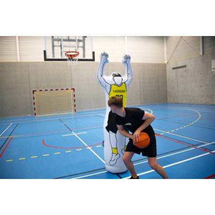 Mannequin gonflable pour l'entrainement au basket. Solide et resistant