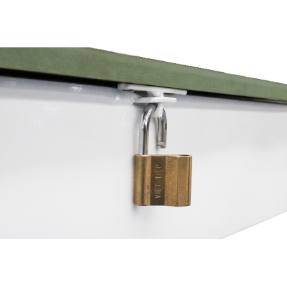 table de marque au basket avec casier se fermant avec cadenas.
